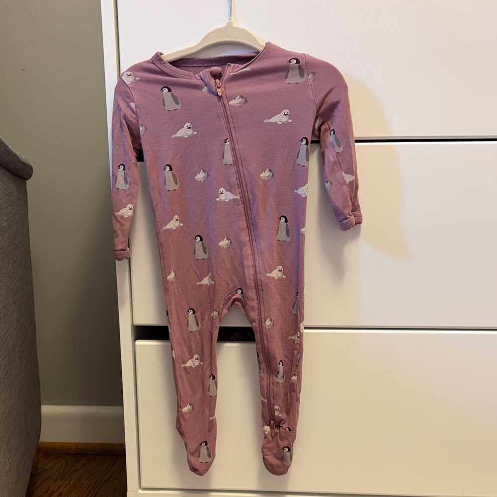 KYTE Baby Mauve Penguin and Seal Print Zip One-Piece Footie